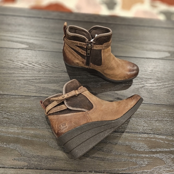 UGG Emalie Wedge Boots - Picture 4 of 9